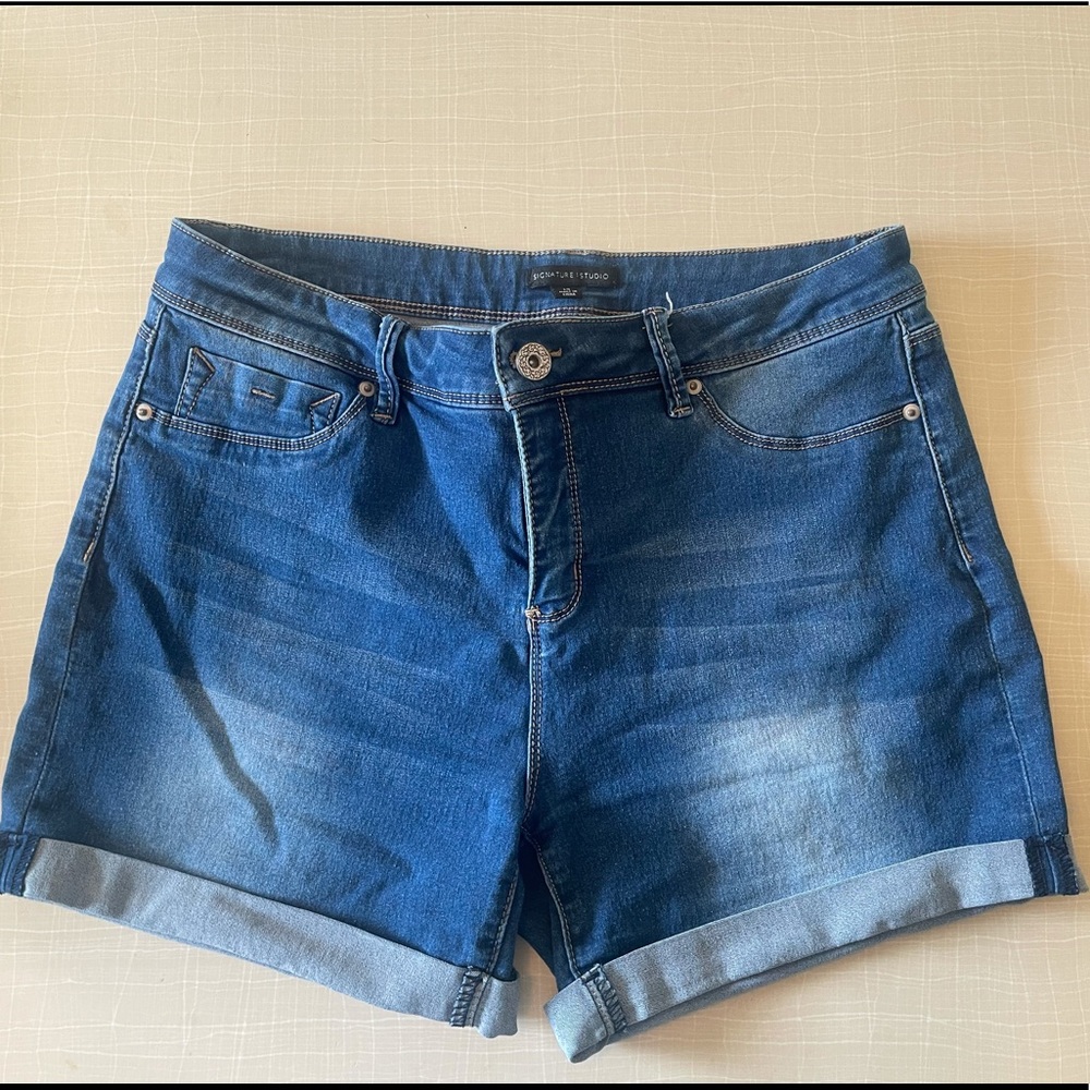 Signature Studio shorts
